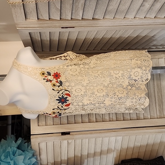 Forever 21 brand Layering lace tank top - Picture 3 of 8